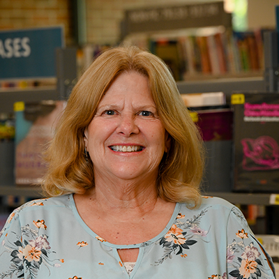 Lora Grant Trustee headshot